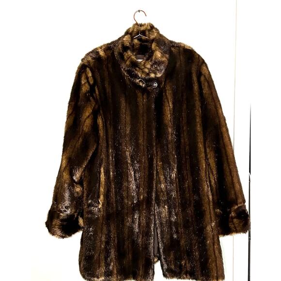 Pamela McCoy Faux Fur Light Dark Brown Color Snap Button Closure Jacket size 1X - Picture 1 of 13